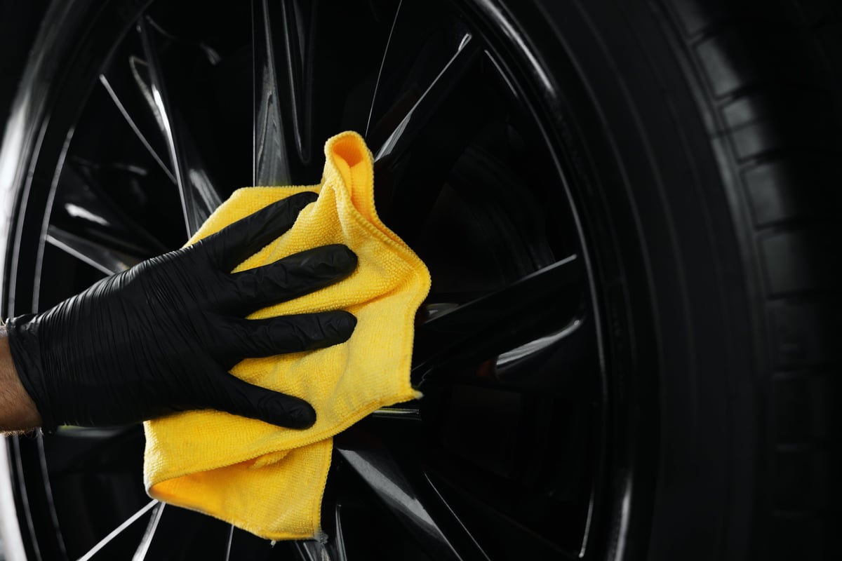 Wheel and tire cleaning - Detailed wheel well care
